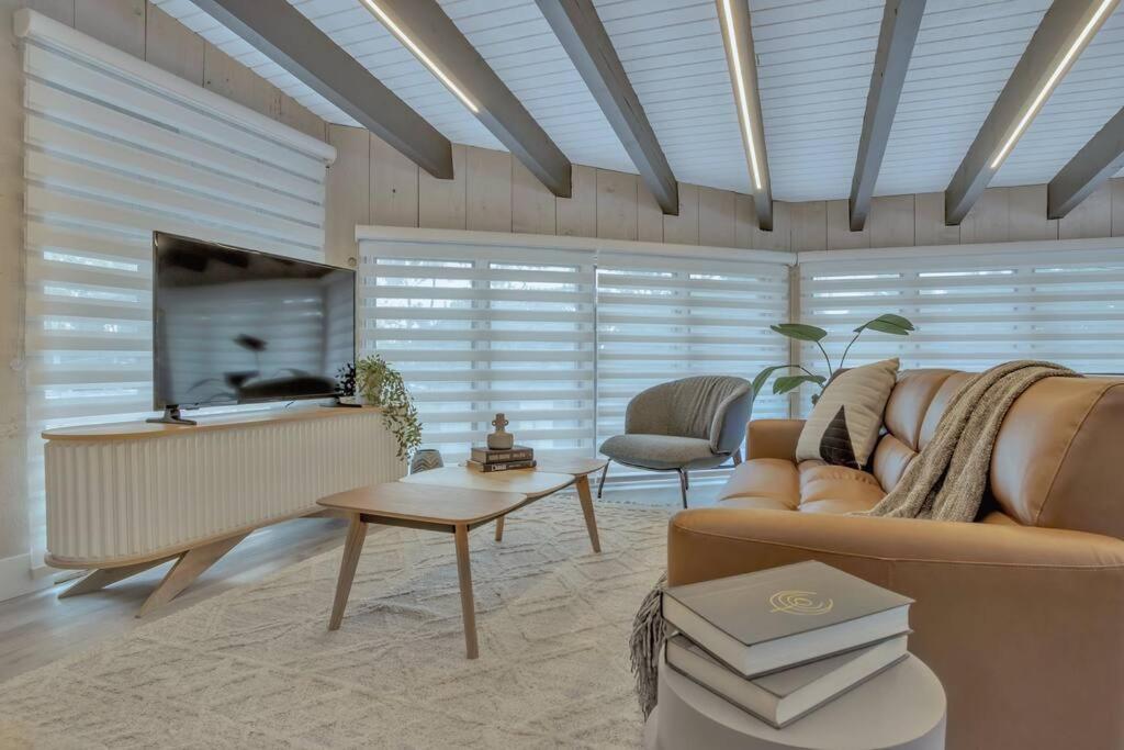 Stunning 2 Story Villa With Pool Форт-Лодердейл Экстерьер фото