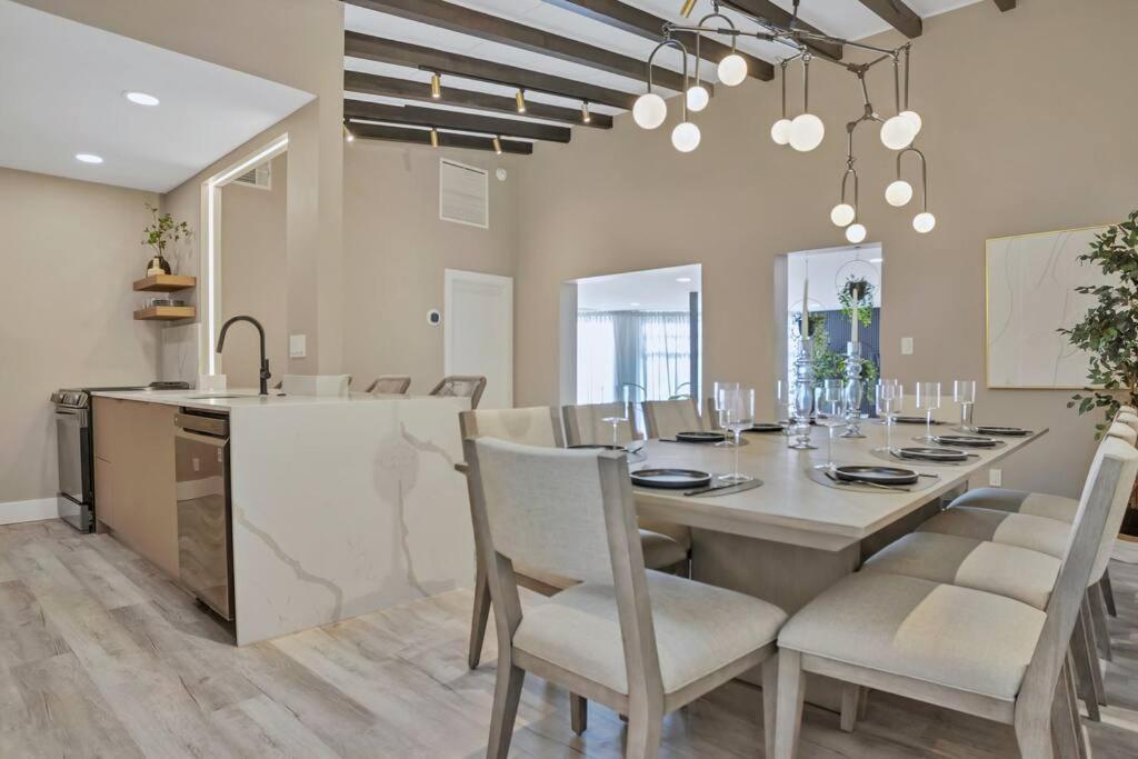Stunning 2 Story Villa With Pool Форт-Лодердейл Экстерьер фото